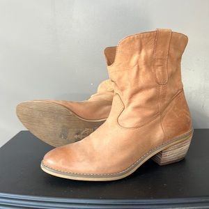 Womans size 7 leather bootie